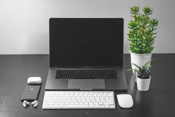 Révolution de la stratégie de communication en informatique par l'intelligence artificielle: Enjeux et Perspectives